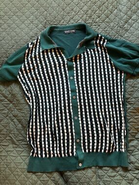 Textured Knit Short-Sleeve Cardigan in Green and Cream